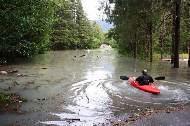 Glacial dam outburst in Alaska’s capital erodes riverbanks, destroys at least 2 buildings | iNFOnews.ca Glacial dam outburst in Alaska’s capital erodes riverbanks, destroys at least 2 buildings | iNFOnews.ca