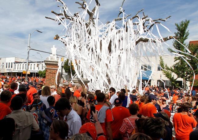 Celebrating Auburn fans can once again heave toilet paper into Toomer's Oaks | iNFOnews.ca