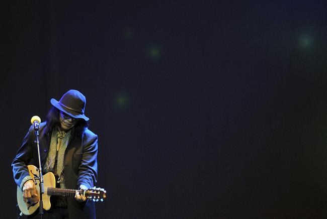 Singer and songwriter Sixto Rodriguez, subject of 'Searching for Sugar Man' documentary, dies at 81 | iNFOnews.ca Singer and songwriter Sixto Rodriguez, subject of 'Searching for Sugar Man' documentary, dies at 81 | iNFOnews.ca