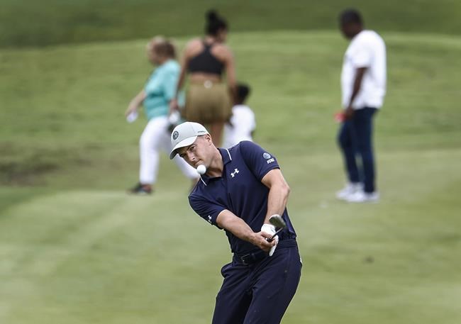 Jordan Spieth keeps a clean card in the mud for a 63 to lead the PGA Tour playoff opener | iNFOnews.ca Jordan Spieth keeps a clean card in the mud for a 63 to lead the PGA Tour playoff opener | iNFOnews.ca