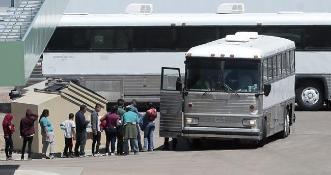 3-year-old riding one of Texas’ migrant buses dies on the way to Chicago, officials say | iNFOnews.ca 3-year-old riding one of Texas’ migrant buses dies on the way to Chicago, officials say | iNFOnews.ca