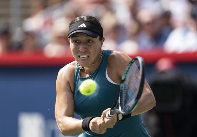 Pegula hangs on to beat world No. 1 Swiatek, advance to National Bank Open final | iNFOnews.ca
