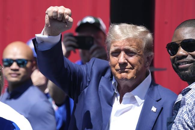 Trump's Iowa state fair spectacle clouds DeSantis as former president is joined by Florida officials | iNFOnews.ca