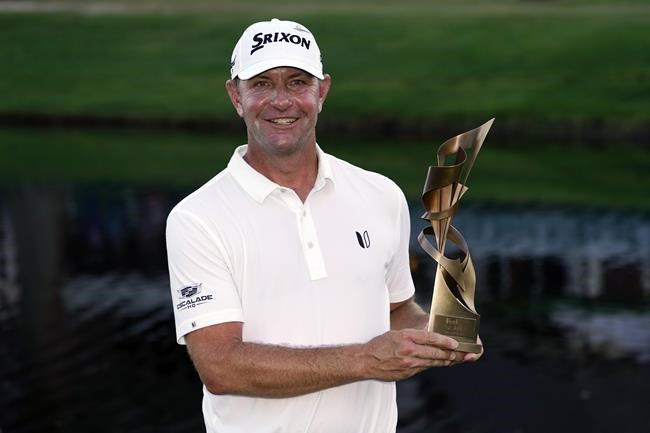 Glover makes it 2 in a row by winning FedEx Cup opener in playoff | iNFOnews.ca Glover makes it 2 in a row by winning FedEx Cup opener in playoff | iNFOnews.ca