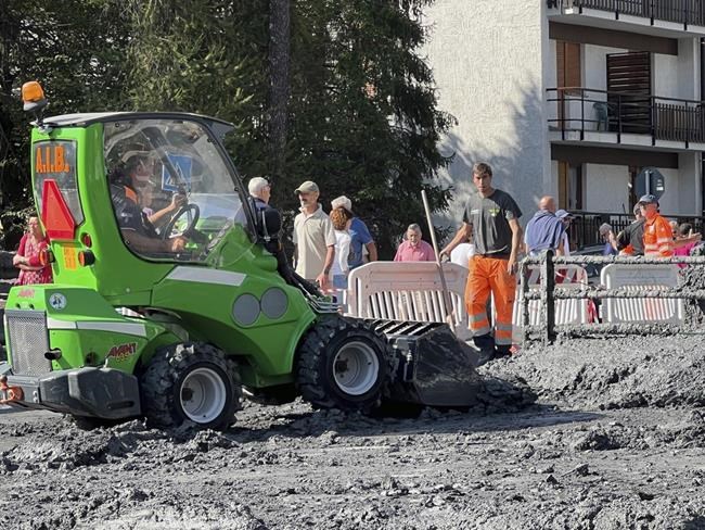 Crews clear roads after mudslide in the Italian Alps coats city streets in muck | iNFOnews.ca