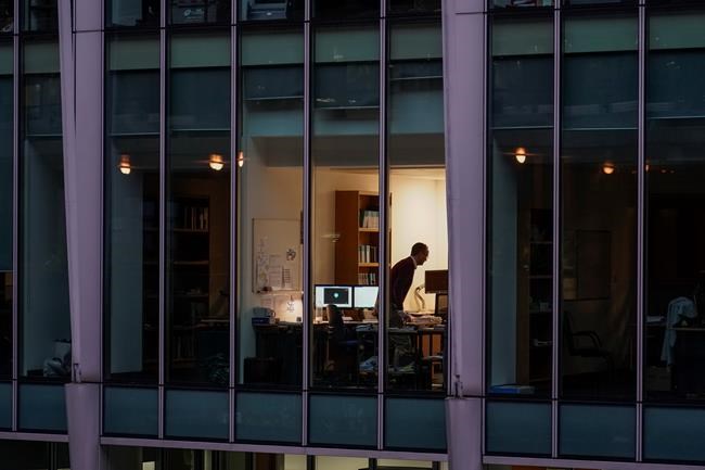 Survey shows employers, workers might be aligning on hybrid work | iNFOnews.ca Survey shows employers, workers might be aligning on hybrid work | iNFOnews.ca
