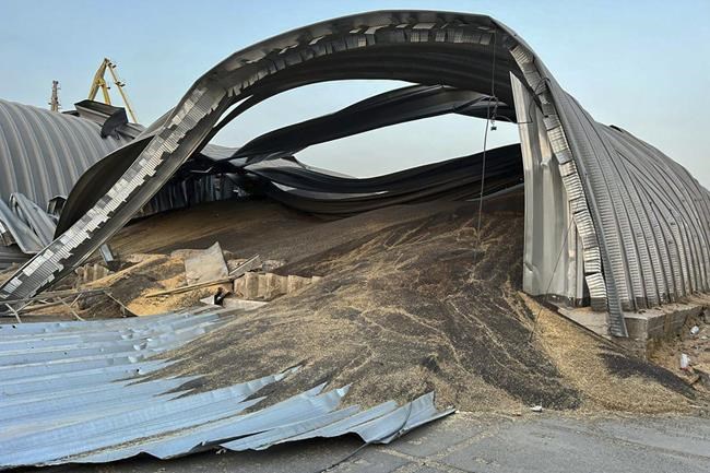 Russia hits Ukrainian grain depots again as a foreign ship tries out Kyiv's new Black Sea corridor | iNFOnews.ca