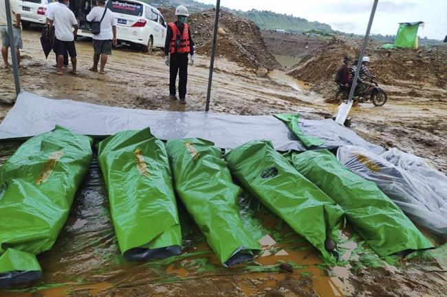 Rescuers recover 33 bodies from a landslide at a Myanmar jade mine, with 3 people still missing | iNFOnews.ca