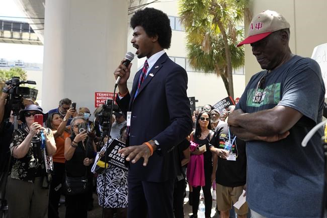 Protesters march through Miami to object to Florida's Black history teaching standards | iNFOnews.ca Protesters march through Miami to object to Florida's Black history teaching standards | iNFOnews.ca