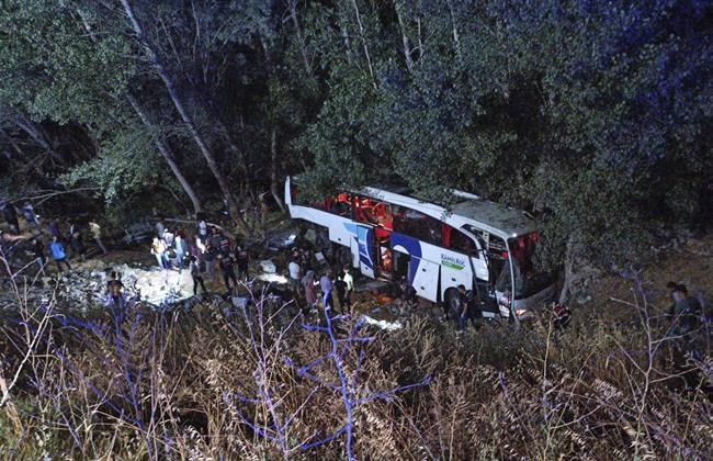A bus crashes off the road in central Turkey, leaving 12 passengers dead | iNFOnews.ca
