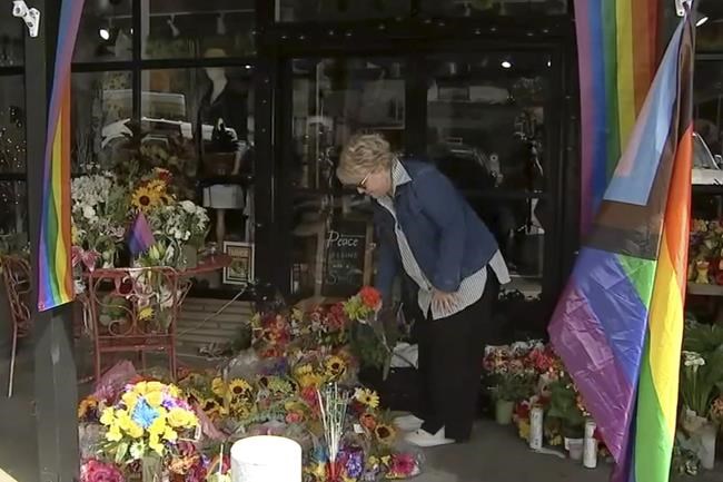 Suspect who killed store owner had ripped down Pride flag and shouted homophobic slurs, sheriff says | iNFOnews.ca Suspect who killed store owner had ripped down Pride flag and shouted homophobic slurs, sheriff says | iNFOnews.ca