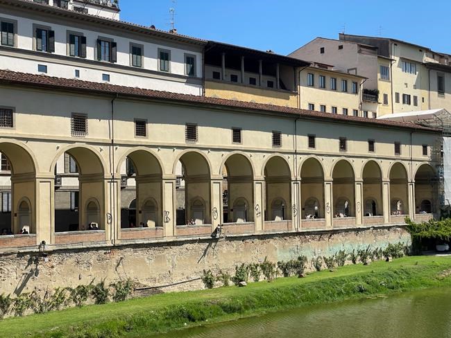Uffizi chief presses for harsh penalties for defacing of Vasari Corridor columns; police ID suspects | iNFOnews.ca Uffizi chief presses for harsh penalties for defacing of Vasari Corridor columns; police ID suspects | iNFOnews.ca