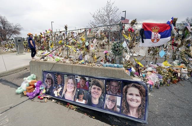 Colorado man accused of killing 10 at supermarket in 2021 is competent for trial, prosecutors say | iNFOnews.ca