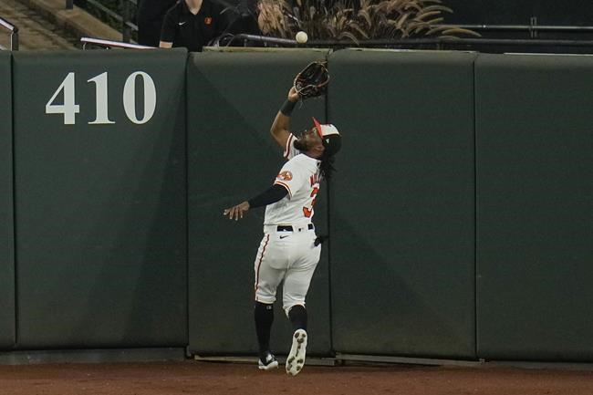 Santander and Mullins HRs help first-place Orioles beat Berríos and Blue Jays 5-3 | iNFOnews.ca