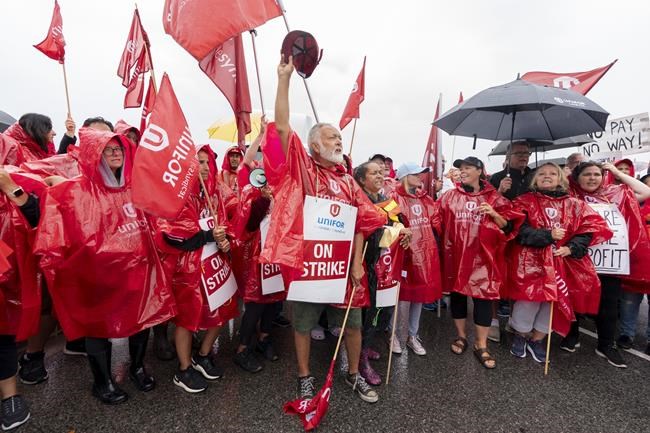 Metro seeks injunction against striking workers preventing deliveries to stores | iNFOnews.ca Metro seeks injunction against striking workers preventing deliveries to stores | iNFOnews.ca