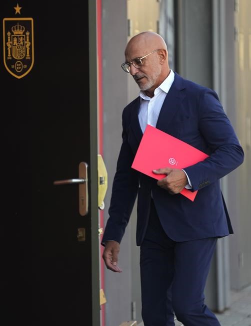 Spain soccer coach regrets his support for Luis Rubiales and asks for forgiveness | iNFOnews.ca