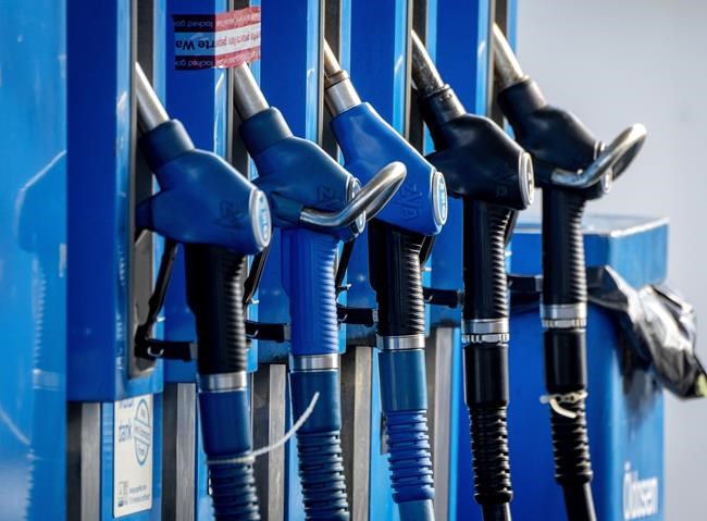 Gasoline prices up from a year ago as drivers head into holiday weekend | iNFOnews.ca