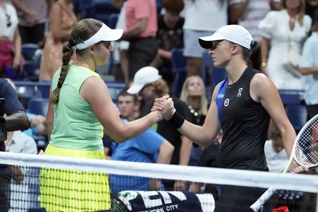 Iga Swiatek's US Open title defense and stay at No. 1 end with a loss to Jelena Ostapenko | iNFOnews.ca Iga Swiatek's US Open title defense and stay at No. 1 end with a loss to Jelena Ostapenko | iNFOnews.ca