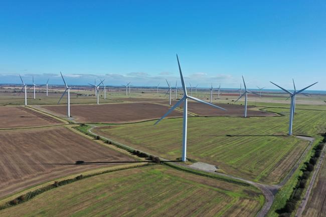 UK government lifts de facto ban on onshore wind farms | iNFOnews.ca