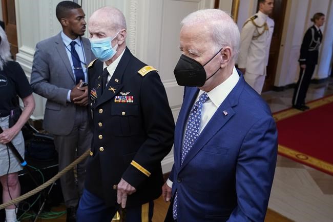 To mask or not to mask? Biden goes both ways after first lady tests positive for COVID-19 | iNFOnews.ca To mask or not to mask? Biden goes both ways after first lady tests positive for COVID-19 | iNFOnews.ca