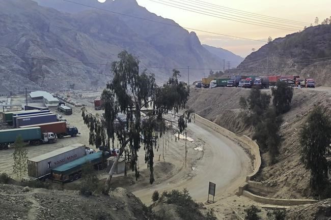 Pakistan shuts key crossing into Afghanistan after border guards exchange fire | iNFOnews.ca