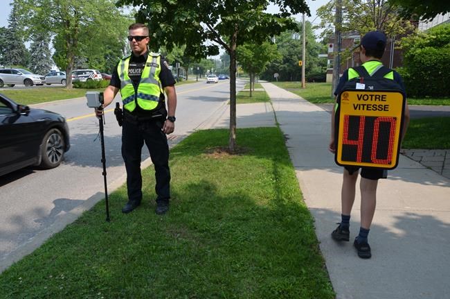 Montreal-area police equip schoolchildren with backpacks that display speed cameras | iNFOnews.ca