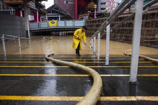 2 dead in Hong Kong amid extreme rain and flash floods that also struck southern China | iNFOnews.ca