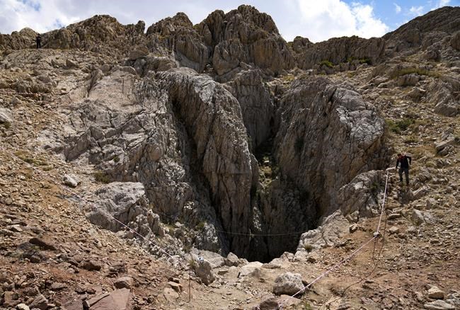 Rescue begins of ailing US researcher stuck 3,000 feet inside a Turkish cave, Turkish officials say | iNFOnews.ca Rescue begins of ailing US researcher stuck 3,000 feet inside a Turkish cave, Turkish officials say | iNFOnews.ca