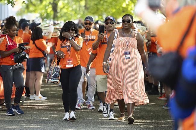 Emotions run high for Virginia as the Cavaliers honor slain teammates ahead of first home game | iNFOnews.ca Emotions run high for Virginia as the Cavaliers honor slain teammates ahead of first home game | iNFOnews.ca