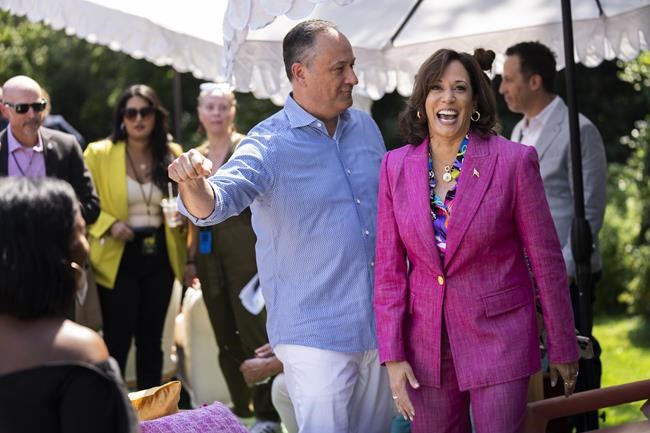Kamala Harris says hip-hop is 'the ultimate American art form' as she hosts a 50th anniversary party | iNFOnews.ca Kamala Harris says hip-hop is 'the ultimate American art form' as she hosts a 50th anniversary party | iNFOnews.ca