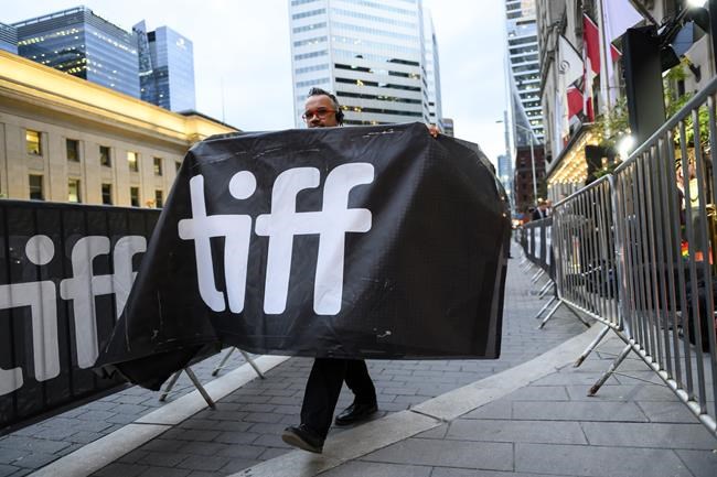 Talking Heads bring TIFF crowd to its feet with revamped film 'Stop Making Sense' | iNFOnews.ca Talking Heads bring TIFF crowd to its feet with revamped film 'Stop Making Sense' | iNFOnews.ca