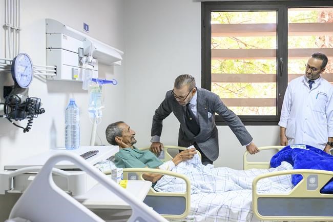 King of Morocco visits earthquake patients at Marrakech, kissing one on head and donating blood | iNFOnews.ca