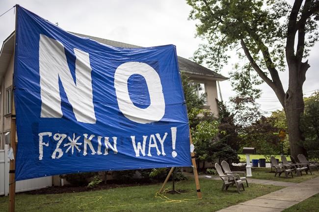 Loudspeaker message outside NYC migrant shelter warns new arrivals they are 'not safe here' | iNFOnews.ca