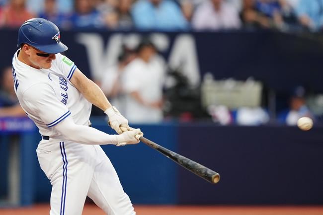 Blue Jays third baseman Matt Chapman returns to game lineup after finger injury | iNFOnews.ca