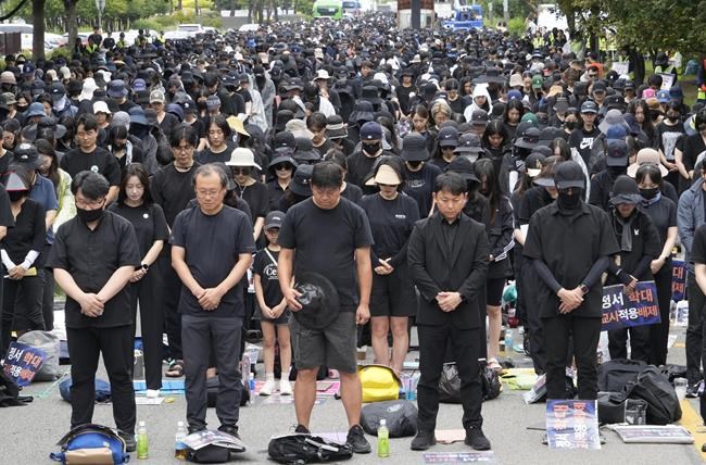 Thousands of South Korean teachers are rallying for new laws to protect them from abusive parents | iNFOnews.ca