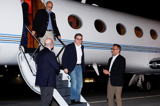 Americans released by Iran arrive home, tearfully embrace their loved ones and declare: 'Freedom!' | iNFOnews.ca