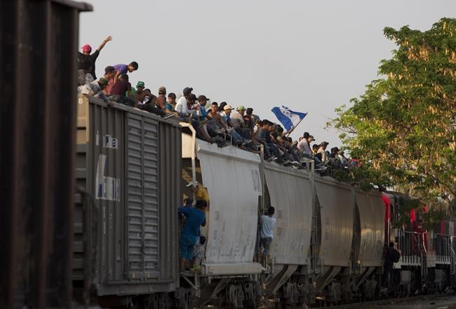 Mexican railway operator halts trains because so many migrants are climbing aboard and getting hurt | iNFOnews.ca Mexican railway operator halts trains because so many migrants are climbing aboard and getting hurt | iNFOnews.ca