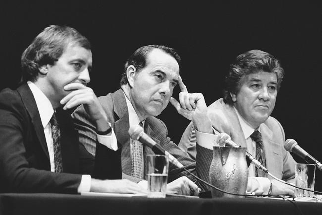Former US Sen. Dick Clark, an Iowa Democrat known for helping Vietnam War refugees, has died at 95 | iNFOnews.ca Former US Sen. Dick Clark, an Iowa Democrat known for helping Vietnam War refugees, has died at 95 | iNFOnews.ca