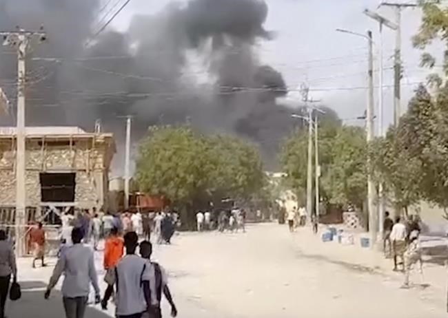 A bombing at a checkpoint in Somalia killed at least 15 people, authorities say | iNFOnews.ca