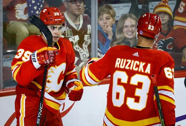 Coronato, Huberdeau lead Flames' 10-0 thrashing of Canucks in pre-season opener | iNFOnews.ca