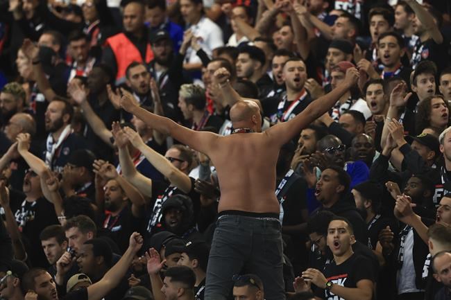 Call for sanctions as homophobic chants again overshadow French soccer's biggest game | iNFOnews.ca Call for sanctions as homophobic chants again overshadow French soccer's biggest game | iNFOnews.ca