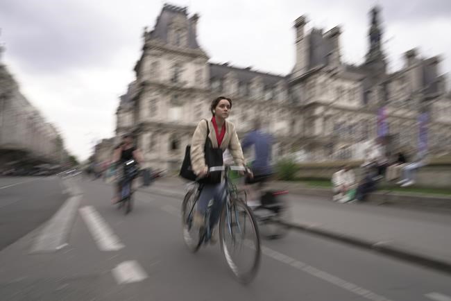 Long a city that embraced cars, Paris is seeing a new kind of road rage: Bike-lane traffic jams | iNFOnews.ca Long a city that embraced cars, Paris is seeing a new kind of road rage: Bike-lane traffic jams | iNFOnews.ca