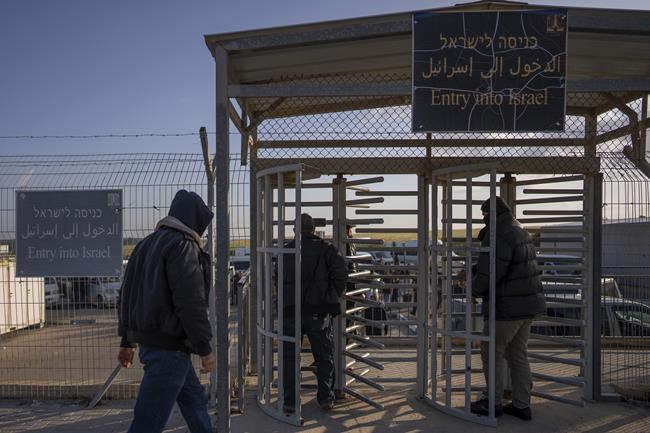 Israel reopens the main Gaza crossing for Palestinian laborers after days of rising tensions | iNFOnews.ca Israel reopens the main Gaza crossing for Palestinian laborers after days of rising tensions | iNFOnews.ca