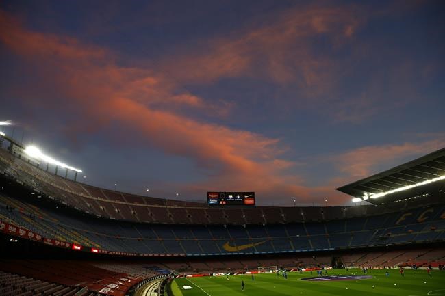 Spanish police raid soccer federation as part of probe into Barcelona's payments to referee official | iNFOnews.ca