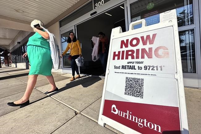 Slightly fewer number of Americans apply for jobless benefits as layoffs remain rare | iNFOnews.ca Slightly fewer number of Americans apply for jobless benefits as layoffs remain rare | iNFOnews.ca