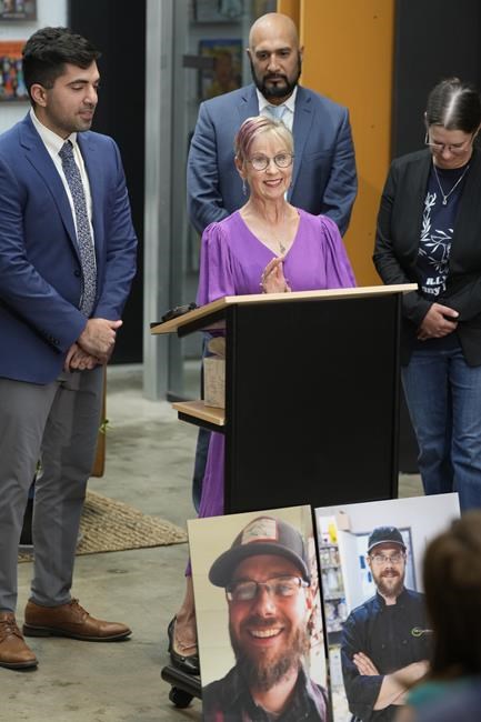 Mom of Colorado man killed by police after taking ‘heroic’ actions to stop gunman settles with city | iNFOnews.ca