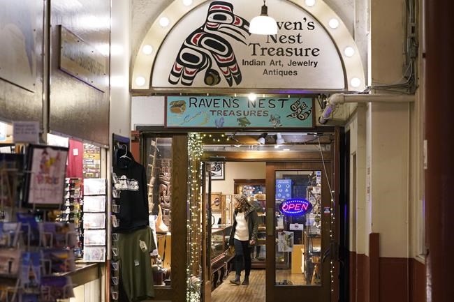 Man who faked Native American heritage to sell his art in Seattle sentenced to probation | iNFOnews.ca Man who faked Native American heritage to sell his art in Seattle sentenced to probation | iNFOnews.ca