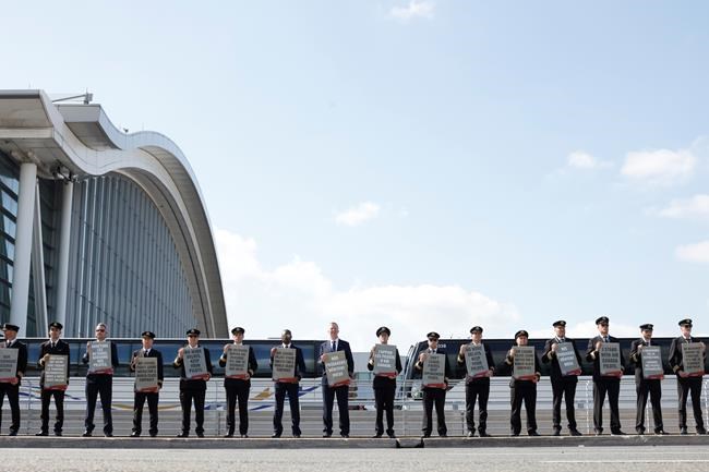 Air Canada pilots picket at Toronto's Pearson airport as talks continue | iNFOnews.ca