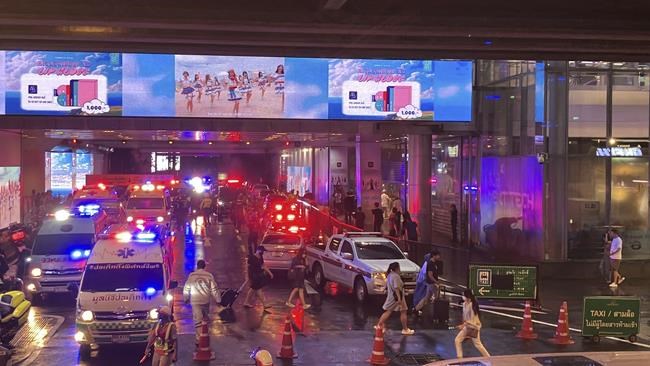 Shooting at major Bangkok shopping mall kills 2 people, and a teen suspect is arrested | iNFOnews.ca