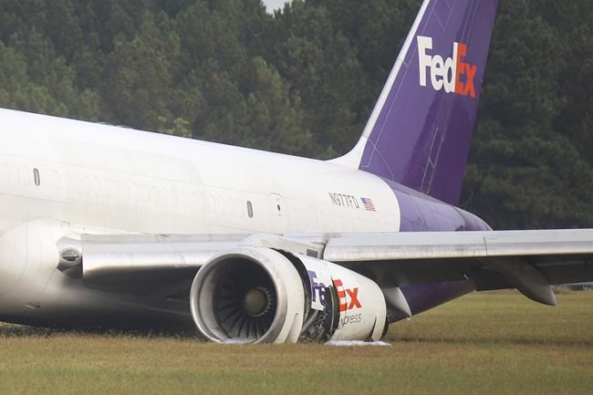 FedEx plane without landing gear skids off runway, but lands safely at Tennessee airport | iNFOnews.ca FedEx plane without landing gear skids off runway, but lands safely at Tennessee airport | iNFOnews.ca